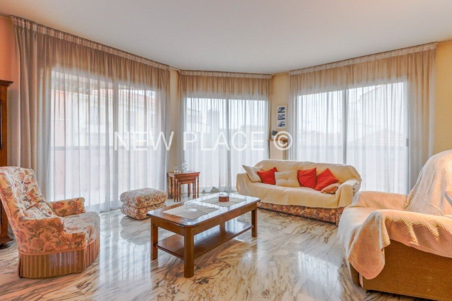 3-Zimmer-Eckwohnung mit Parkplatz und Dachboden | suche immobilien